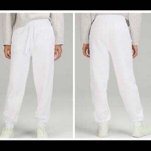 Lululemon Scuba High-Rise Relaxed Jogger White *Light cotton Terry, size 4 EUC.